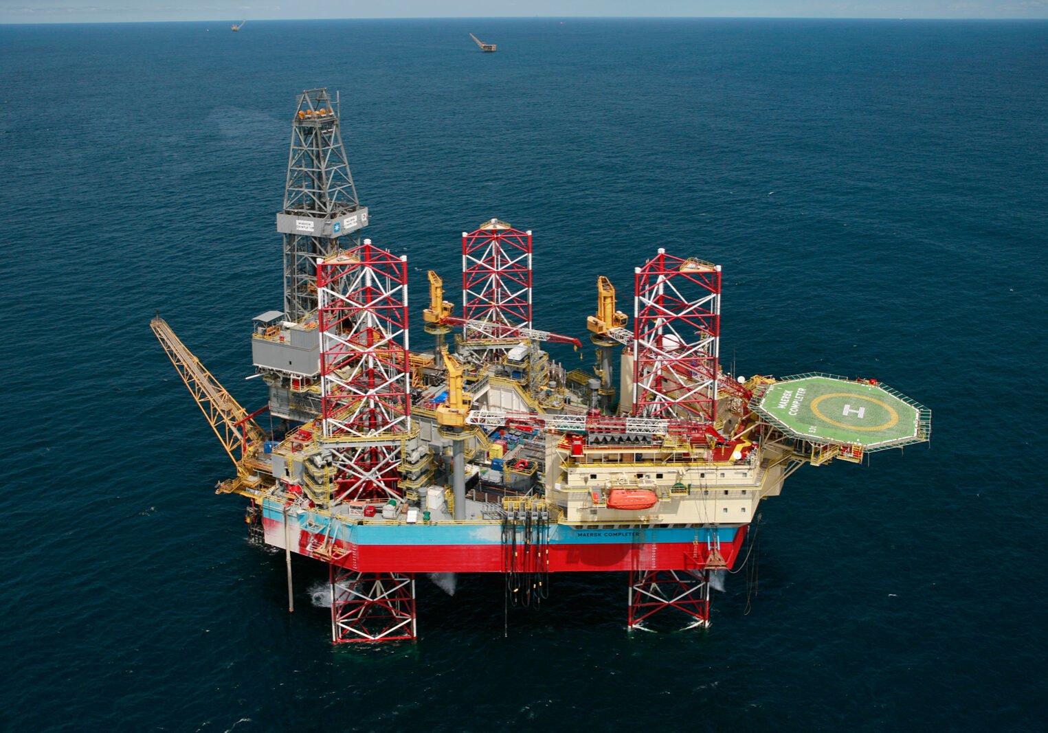 Oil rig platform in ocean