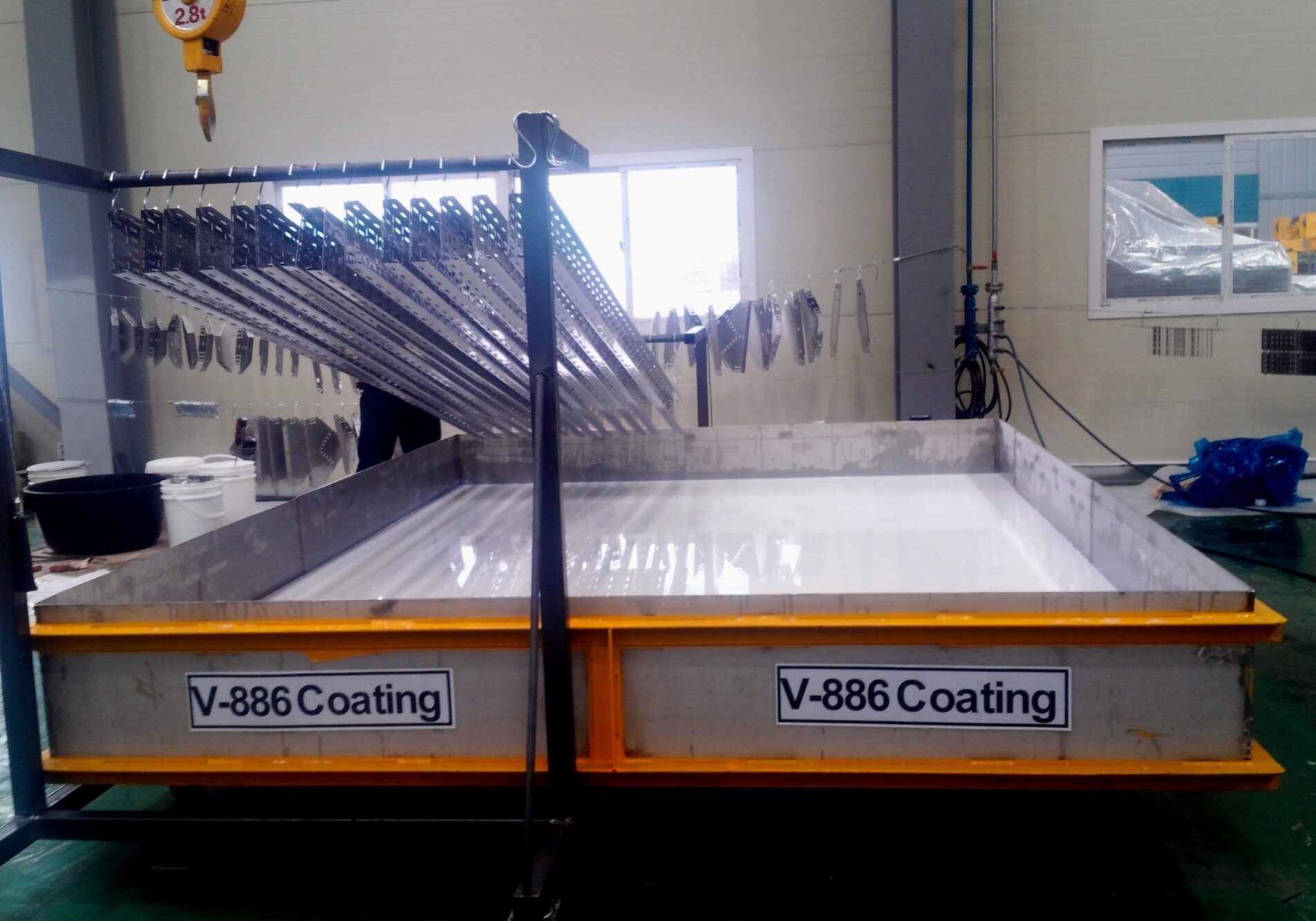 Coating steel beams in VCI liquid bath